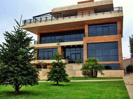 8 otaqlı həyət evi/bağ evi - Səbail r. - 1600 m²