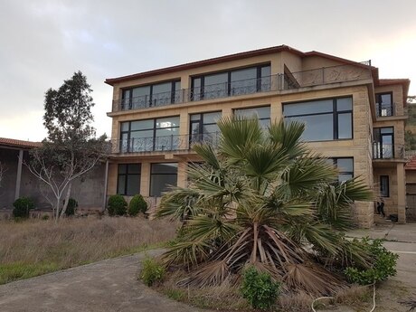 7 otaqlı həyət evi/bağ evi - Səbail r. - 750 m²