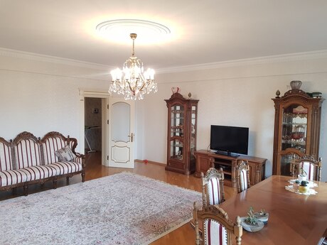 4 otaqlı mənzil, 206 m², Elmlər Akademiyası: 525 000 ₼ 2