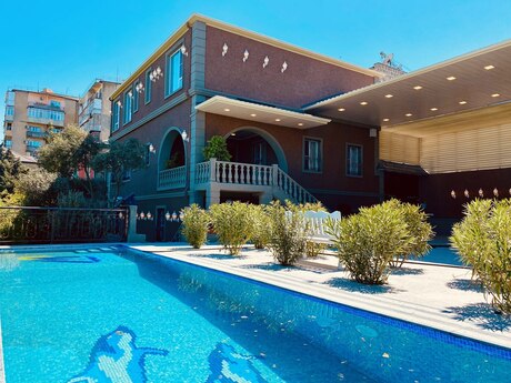 Həyət evi/Bağ evi - Buzovna q. - 500 m²