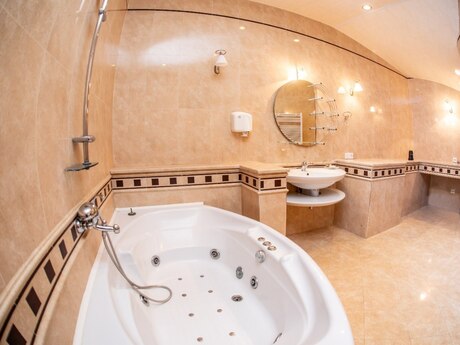 6 otaqlı həyət evi/bağ evi - Badamdar q. - 460 m²