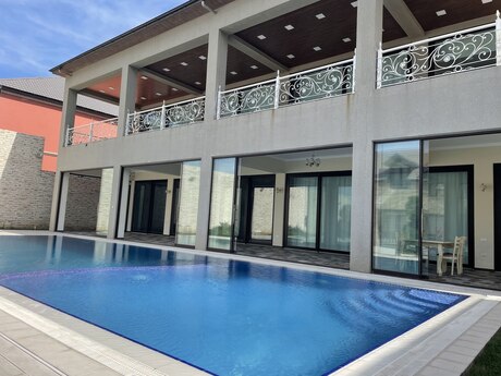 6 otaqlı həyət evi/bağ evi - Şüvəlan q. - 650 m²