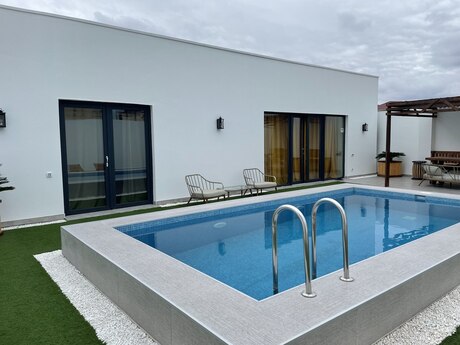 4 otaqlı həyət evi/bağ evi - Mərdəkan q. - 156 m²