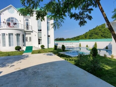 6 otaqlı həyət evi/bağ evi - Qəbələ - 200 m²