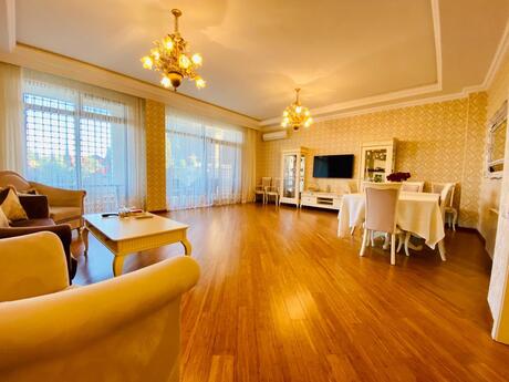 Həyət evi/Bağ evi - Mərdəkan q. - 670 m²