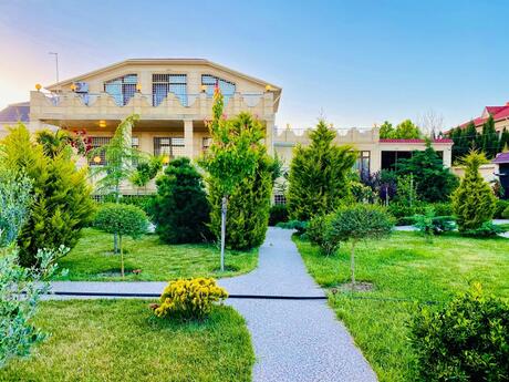 Həyət evi/Bağ evi - Mərdəkan q. - 670 m²