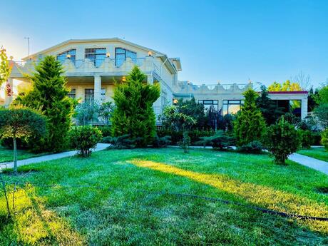 Həyət evi/Bağ evi - Mərdəkan q. - 670 m²