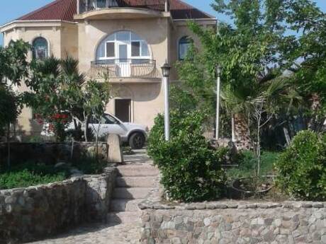5 otaqlı həyət evi/bağ evi - Zuğulba q. - 340 m²