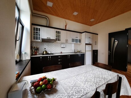 8 otaqlı həyət evi/bağ evi - İsmayıllı - 242 m²