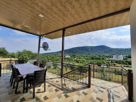 8 otaqlı həyət evi/bağ evi - İsmayıllı - 242 m²