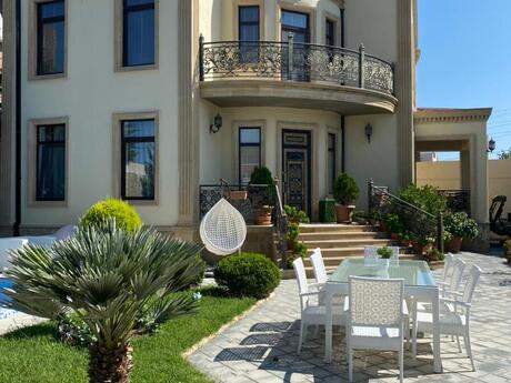 4 otaqlı həyət evi/bağ evi - Şüvəlan q. - 280 m²
