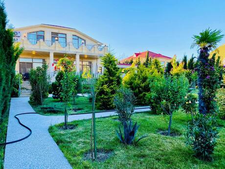 Həyət evi/Bağ evi - Mərdəkan q. - 650 m²