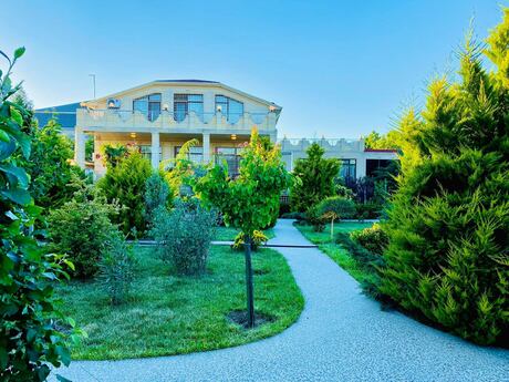 Həyət evi/Bağ evi - Mərdəkan q. - 650 m²