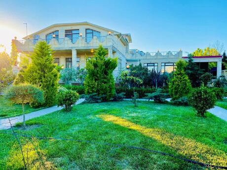 Həyət evi/Bağ evi - Mərdəkan q. - 650 m²