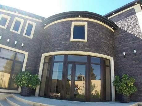 5 otaqlı həyət evi/bağ evi - Mərdəkan q. - 200 m²