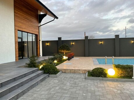 6 otaqlı həyət evi/bağ evi - Mərdəkan q. - 400 m²