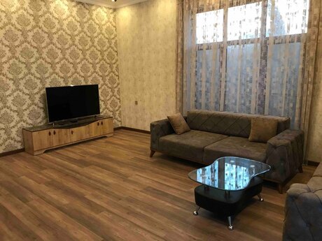 4 otaqlı həyət evi/bağ evi - Mərdəkan q. - 170 m²