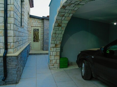 4 otaqlı həyət evi/bağ evi - Novxanı q. - 220 m²