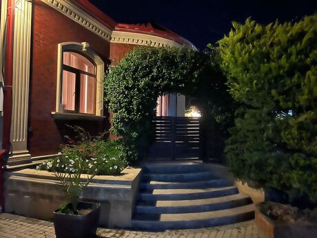 7 otaqlı həyət evi/bağ evi - Bilgəh q. - 380 m²