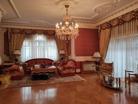 10 otaqlı həyət evi/bağ evi - Nərimanov r. - 1000 m²