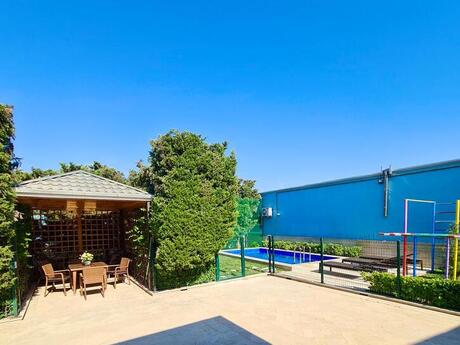 4 otaqlı həyət evi/bağ evi - Türkan q. - 240 m²
