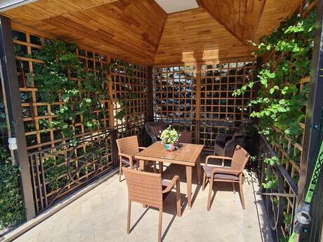 4 otaqlı həyət evi/bağ evi - Türkan q. - 240 m²
