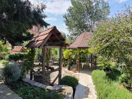 10 otaqlı həyət evi/bağ evi - Novxanı q. - 700 m²