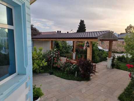 5 otaqlı həyət evi/bağ evi - Mərdəkan q. - 360 m²