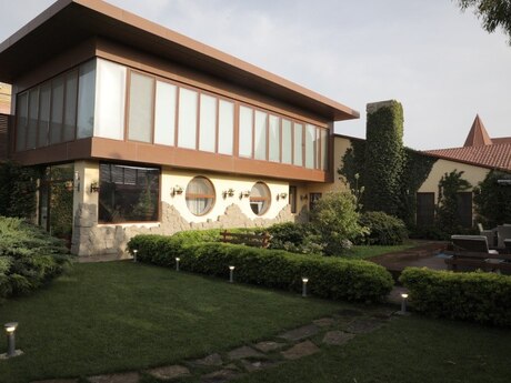 6 otaqlı həyət evi/bağ evi - Şüvəlan q. - 500 m²