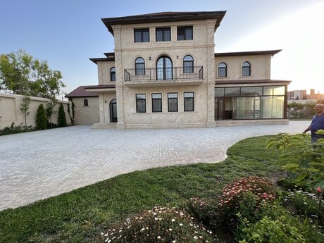 7 otaqlı həyət evi/bağ evi - Şüvəlan q. - 480 m²