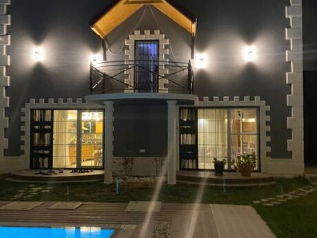 6 otaqlı həyət evi/bağ evi - Mərdəkan q. - 240 m²