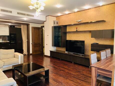 3-room new-build apartment for rent in Port Baku Residence, 160 m², 4 000 AZN/mo, photo 3 / 12