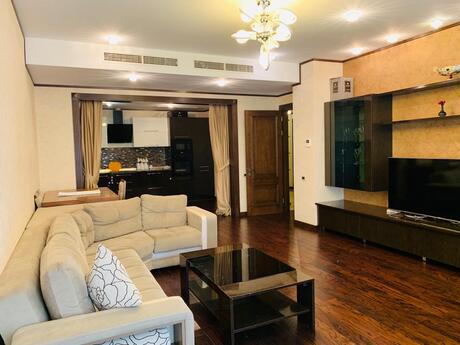 3-room new-build apartment for rent in Port Baku Residence, 160 m², 4 000 AZN/mo, photo 4 / 12
