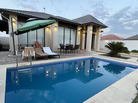 5 otaqlı həyət evi/bağ evi - Mərdəkan q. - 200 m²