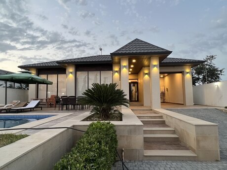 5 otaqlı həyət evi/bağ evi - Mərdəkan q. - 200 m²