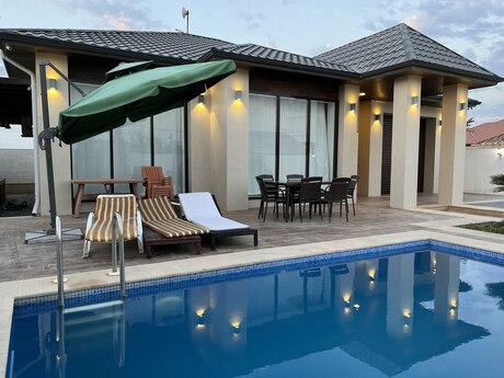 5 otaqlı həyət evi/bağ evi - Mərdəkan q. - 200 m²