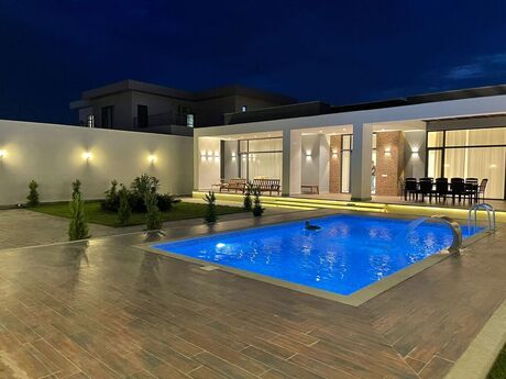 4 otaqlı həyət evi/bağ evi - Şüvəlan q. - 250 m²