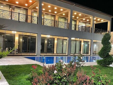 7 otaqlı həyət evi/bağ evi - Şüvəlan q. - 600 m²