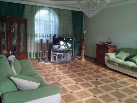 8 otaqlı həyət evi/bağ evi - Azadlıq Prospekti m. - 600 m²