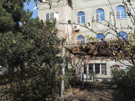 8 otaqlı həyət evi/bağ evi - Azadlıq Prospekti m. - 600 m²
