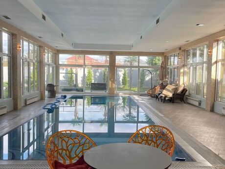 7 otaqlı həyət evi/bağ evi - Novxanı q. - 400 m²