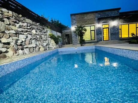 4 otaqlı həyət evi/bağ evi - Mərdəkan q. - 240 m²