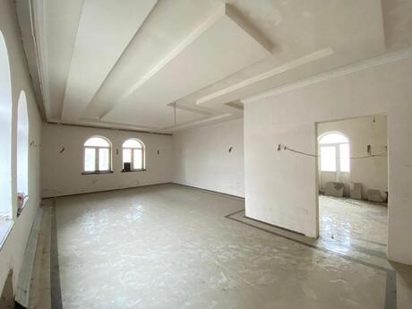 11 otaqlı həyət evi/bağ evi - Binəqədi r. - 1700 m²
