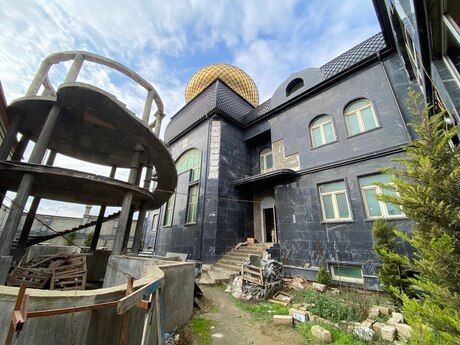 11 otaqlı həyət evi/bağ evi - Binəqədi r. - 1700 m²