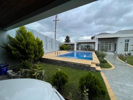 4 otaqlı həyət evi/bağ evi - Şüvəlan q. - 150 m²