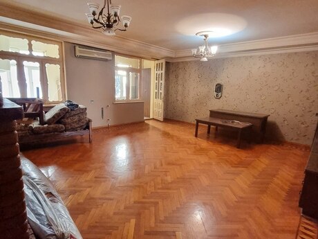 Elan №3259762 - Bakı, Gənclik m., 4 otaqlı, 125 m², 2/5 mərtəbə