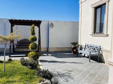 4 otaqlı həyət evi/bağ evi - Şüvəlan q. - 240 m²