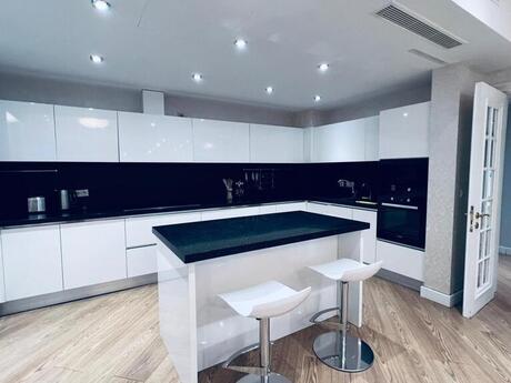 3 otaqlı yeni tikili - 28 May m. - 185 m²