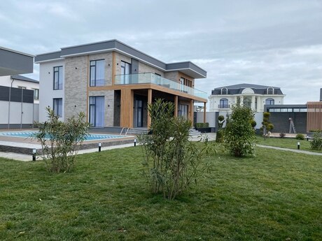 House with Garden, Villa For Sale