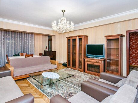 Объявление №3351221 - Баку, м. Сахил, 3-комн., 135 м², 4/10 этаж